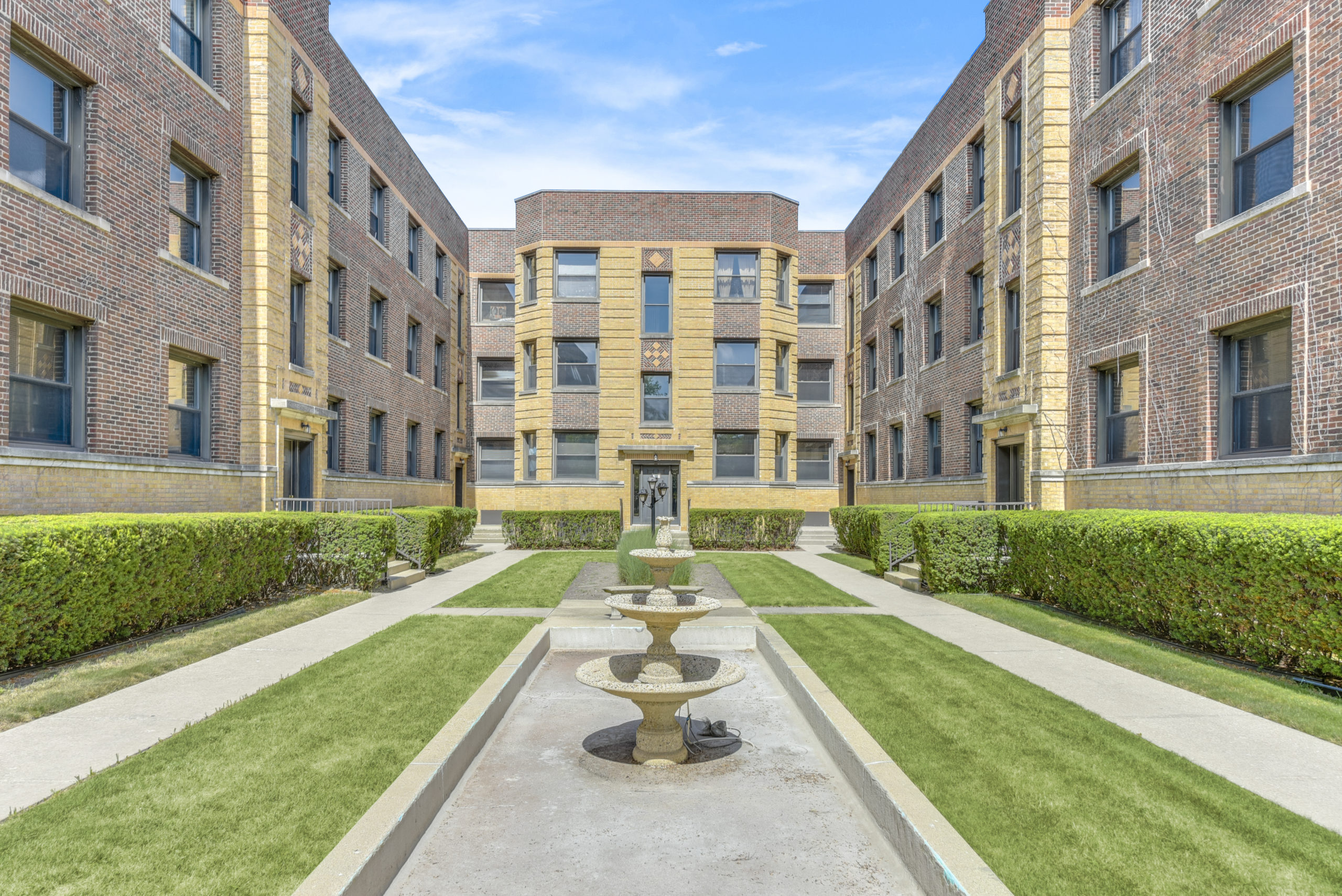 Scotland Yard Apartments Chicago